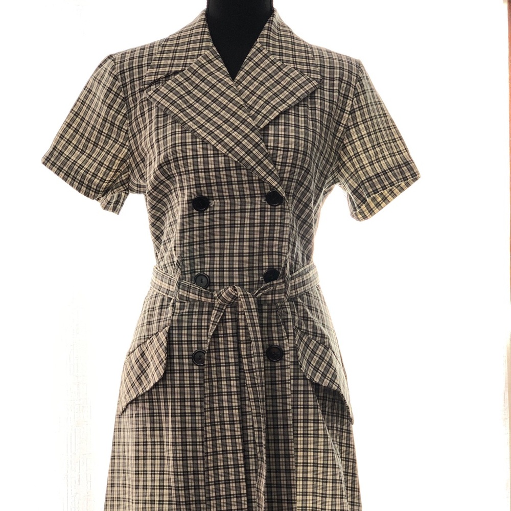 Alyn Page Beige Plaid Short Sleeve Blazer Business